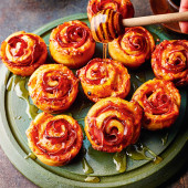Pepperoni pizza roses