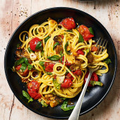 Smoky tomato and oyster linguine