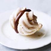 Pistachio meringue kisses