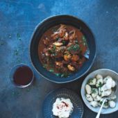 Beef goulash with gnocchi and soured cream