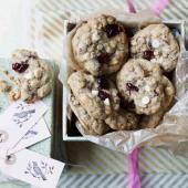 Cherry, cinnamon and white chocolate cookies