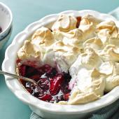 Berry baked meringue