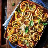 Cheesy veggie lasagne rolls