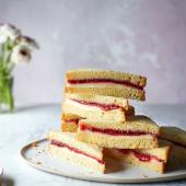'Jam sandwiches' cake 