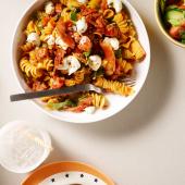 Pizza-pasta with ham crisps