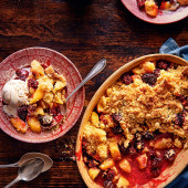Apple and blackberry crumble