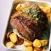 Roast beef with a paprika and thyme crust