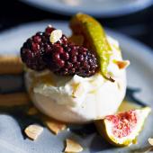 Spiced winter fruit meringues