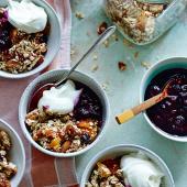 Granola with blueberry compote 