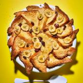 Banana brioche pudding with rum