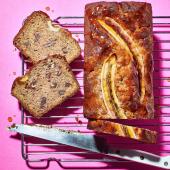 Cinnamon banana bread with lemon sugar cubes