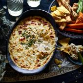 Baked cheesy chilli dip