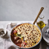 Frying pan ‘meatball moussaka’