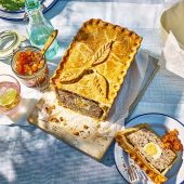 Ham and egg raised pie