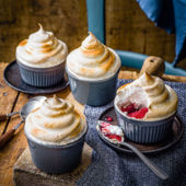Plum meringue pots
