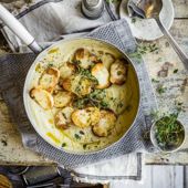 Cauliflower cheese soup with cheese toastie topping