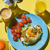 Pesto eggs on toast with tomatoes