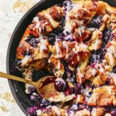 Blueberry cinnamon bun pudding