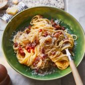 Classic spaghetti carbonara 