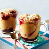 Bakewell mug cake