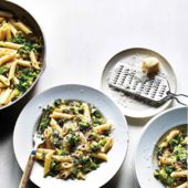 Broccoli & pine nut pesto penne