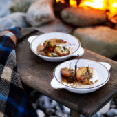 Baked apples with vanilla, butter and thyme