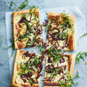 Balsamic onion, goats' cheese and rocket tart
