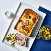 Chicken, smoked ham and apricot pie