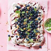 Blueberry cheesecake pavlova 