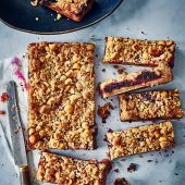 Blackberry and apple hedgerow crumble bars