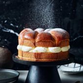 Vanilla cream bun cake