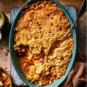 Apple and rhubarb crumble