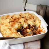 Cottage pie with cheesy onion mash