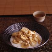 Coconut bananas with maple syrup