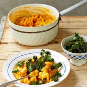 Vegan macaro-no-cheese with crispy kale