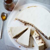 Honey, cinnamon and yogurt cheesecake