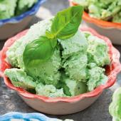 Frozen basil and ricotta yogurt