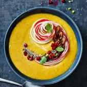 Golden turmeric smoothie bowl