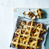 Hot cross bun swirls