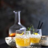 Whisky and honey smash