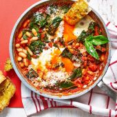 Italian eggs with garlic toasts