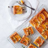 Peach and thyme traybake