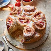 Strawberry bun cake