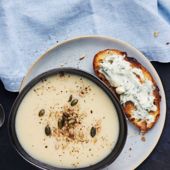 Cauliflower and pear soup with blue-cheese toasts