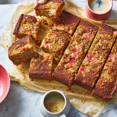 Oaty rhubarb crumble traybake