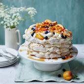 Cinnamon maple pavlova with hazelnut praline 