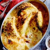 Baked savoy cabbage with Emmental and breadcrumbs