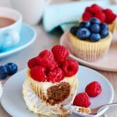 Low-fat cheesecake breakfast muffins