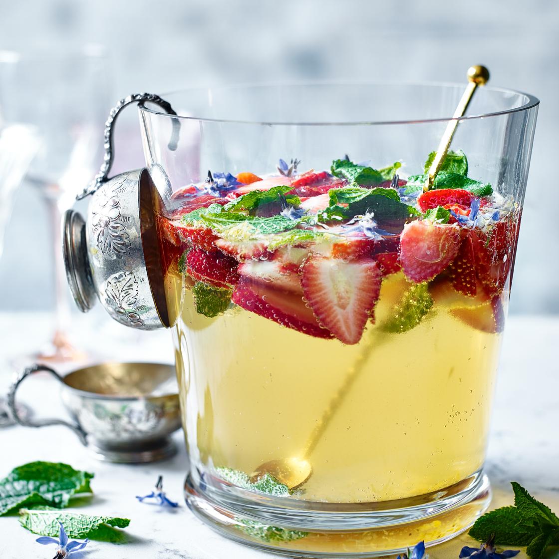 Image of Borage tea with strawberries
