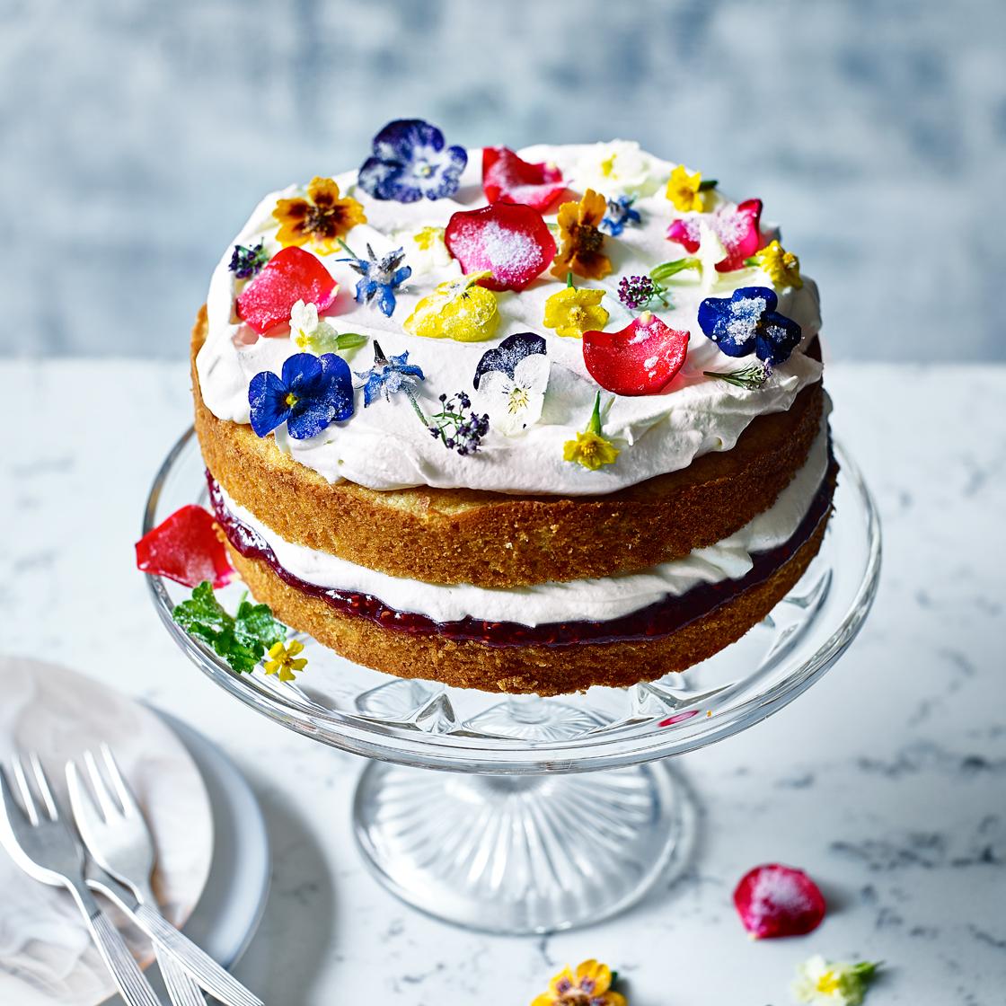 Rose decorated cake deals